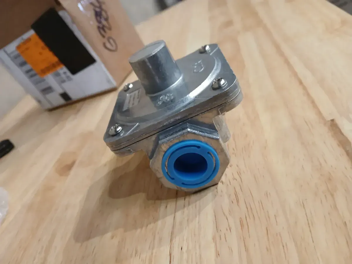 Natural Gas Adjustable Regulator for Gas Fire Pits, Fireplaces Grills. 3 in. WC to 6 in. WC Output, 1/2 in. NPT Fittings - image 3