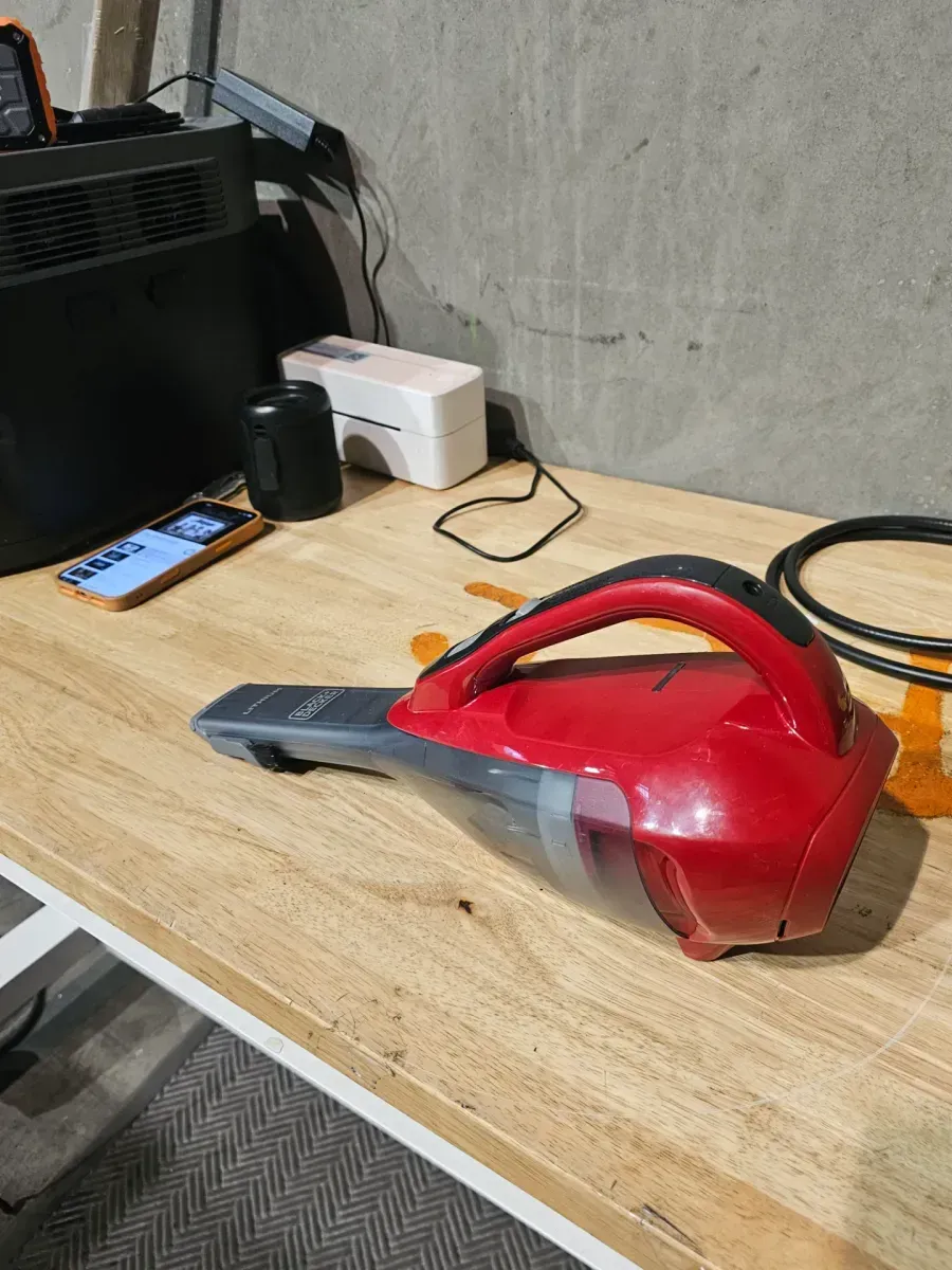 BLACK+DECKER Lithium Cordless Handheld Vacuum - image 2