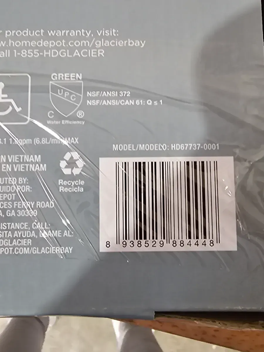 Market Single-Handle Pull-Out Sprayer Kitchen Faucet in Polished Chrome - image 5