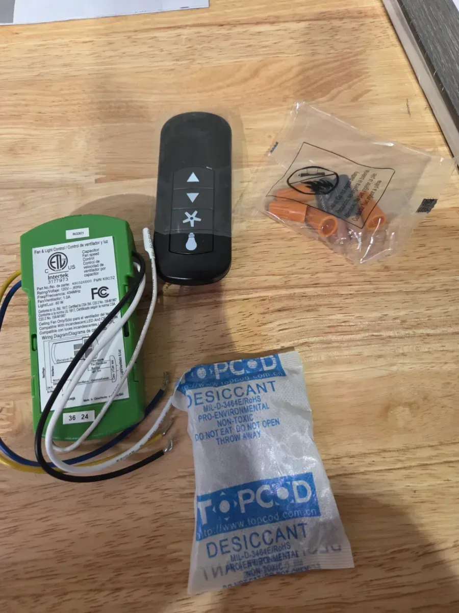 Modern 5-Blade Ceiling Fan with LED Light and Remote Control - image 5