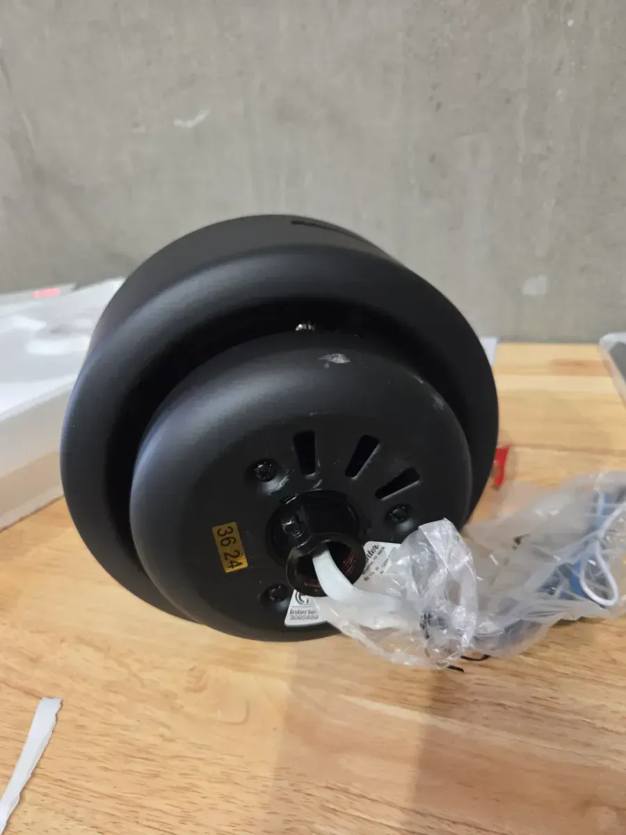 Modern 5-Blade Ceiling Fan with LED Light and Remote Control - image 7