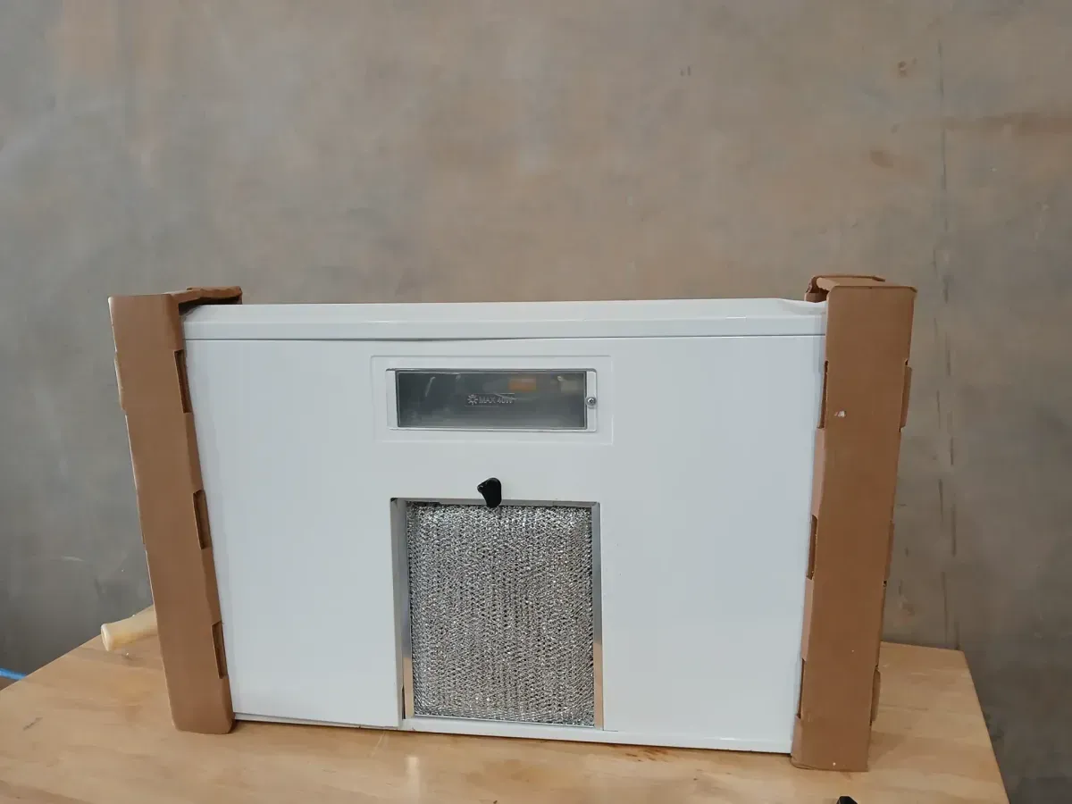 Arno 30 in. 240 CFM Convertible Under Cabinet Range Hood in White with Lighting and Charcoal Filter - image 4