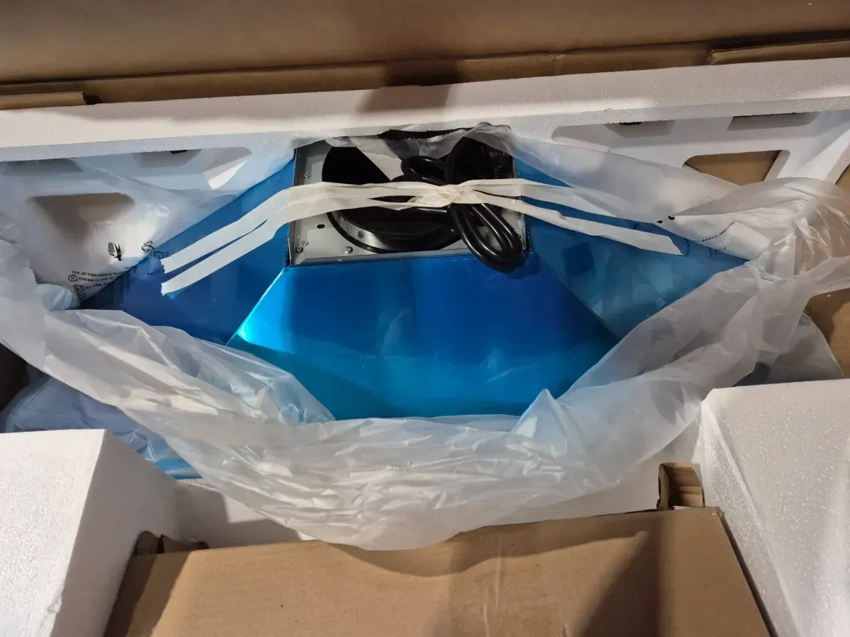 Wall-Mounted Stainless Steel Kitchen Range Hood with Touch Controls - image 4