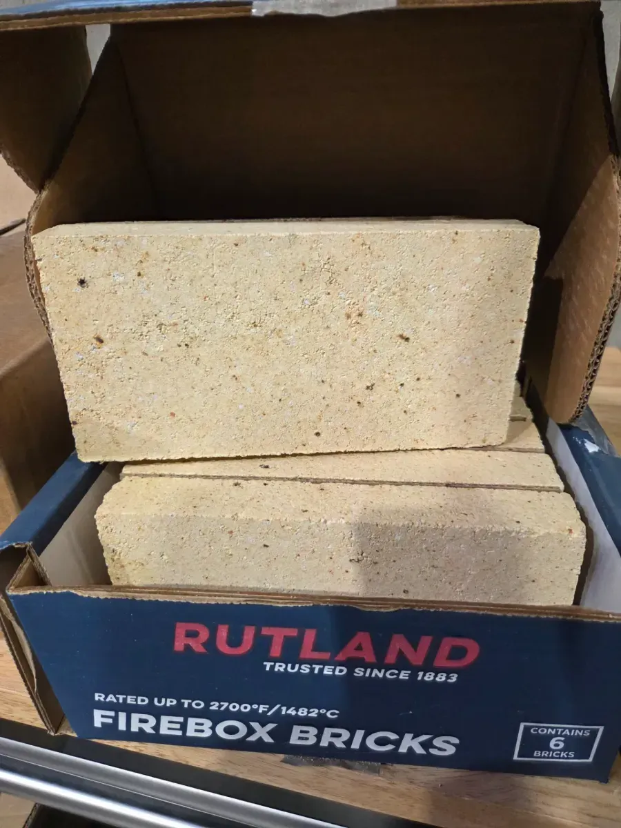 Rutland Firebox Bricks, 6-Pack, 9" x 4.5" x 1.25" - image 3
