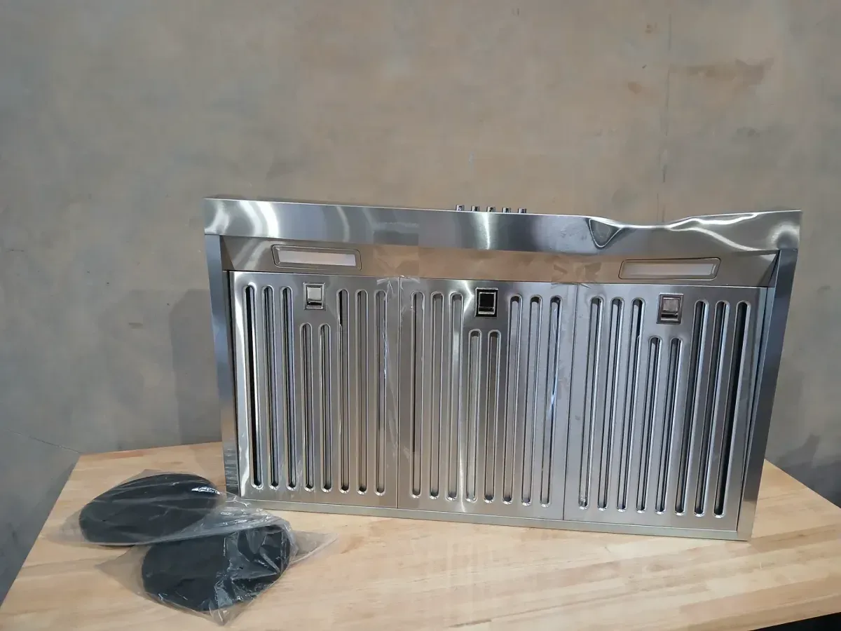 Vissani Sarela 30 in. W x 7 in. H 500CFM Convertible Under Cabinet Range Hood in Stainless Steel with LED Lights and Filter - image 4