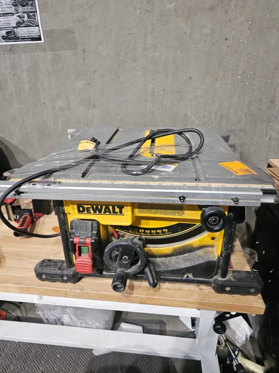 DEWALT 8-1/4 in. Compact Jobsite Table Saw - image 4
