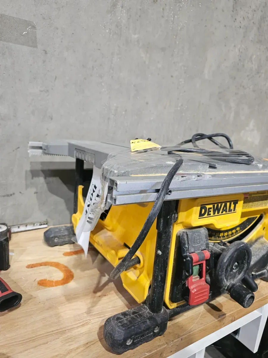 DEWALT 8-1/4 in. Compact Jobsite Table Saw - image 6