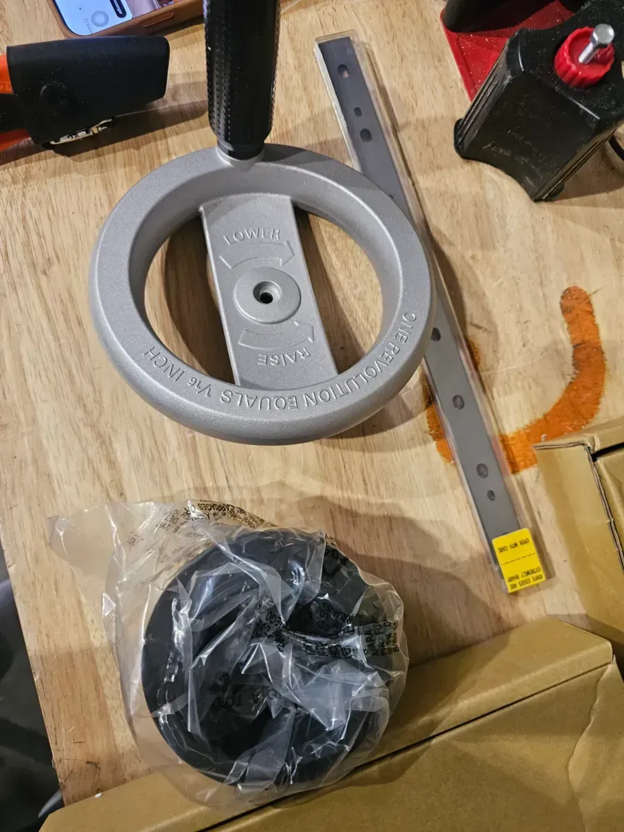 DEWALT 15 Amp Corded 13 in. Heavy-Duty 2-Speed Bench Planer with (3) Knives, In Feed Table and Out Feed Table - image 4