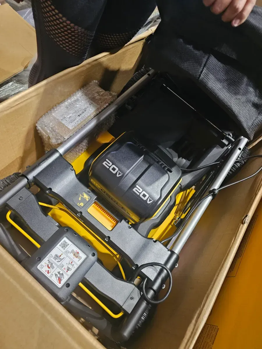 2x20V MAX 21 in. Cordless Battery Powered Push Lawn Mower Kit with (2) 10 Ah Batteries and Chargers - image 5