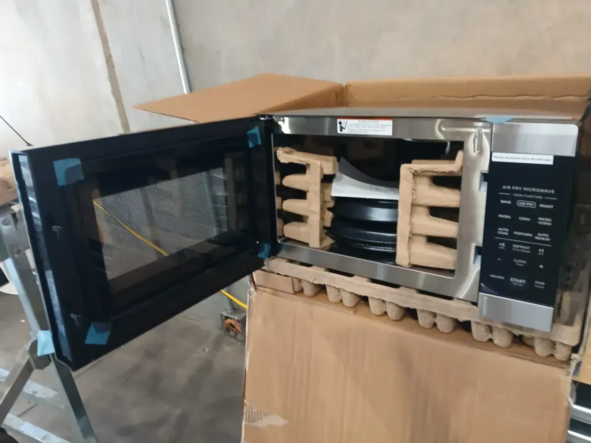 19 in. 0.9 cu. ft. 900-Watt Countertop Microwave Oven in Stainless Steel with Convection and Air Fry - image 4