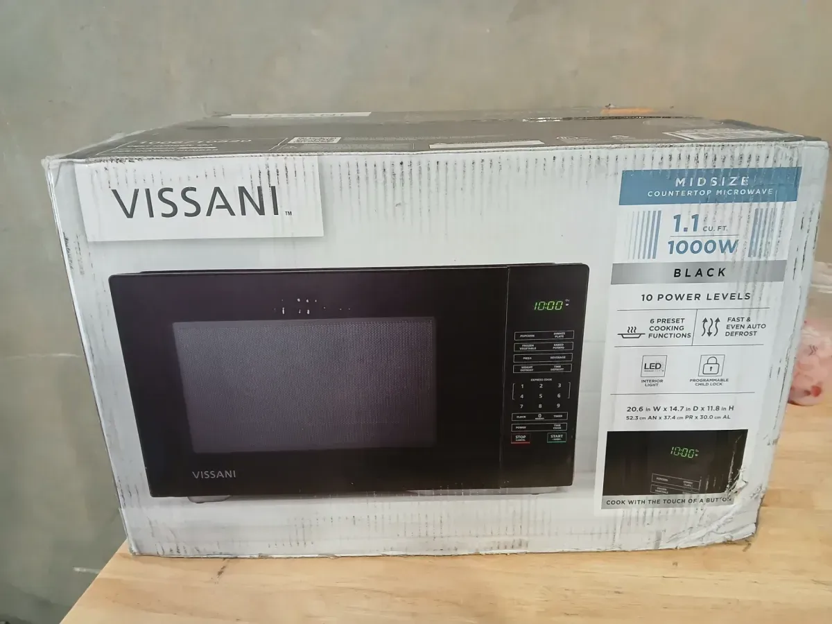 1.1 cu. ft. Countertop Microwave Oven in Black - image 3