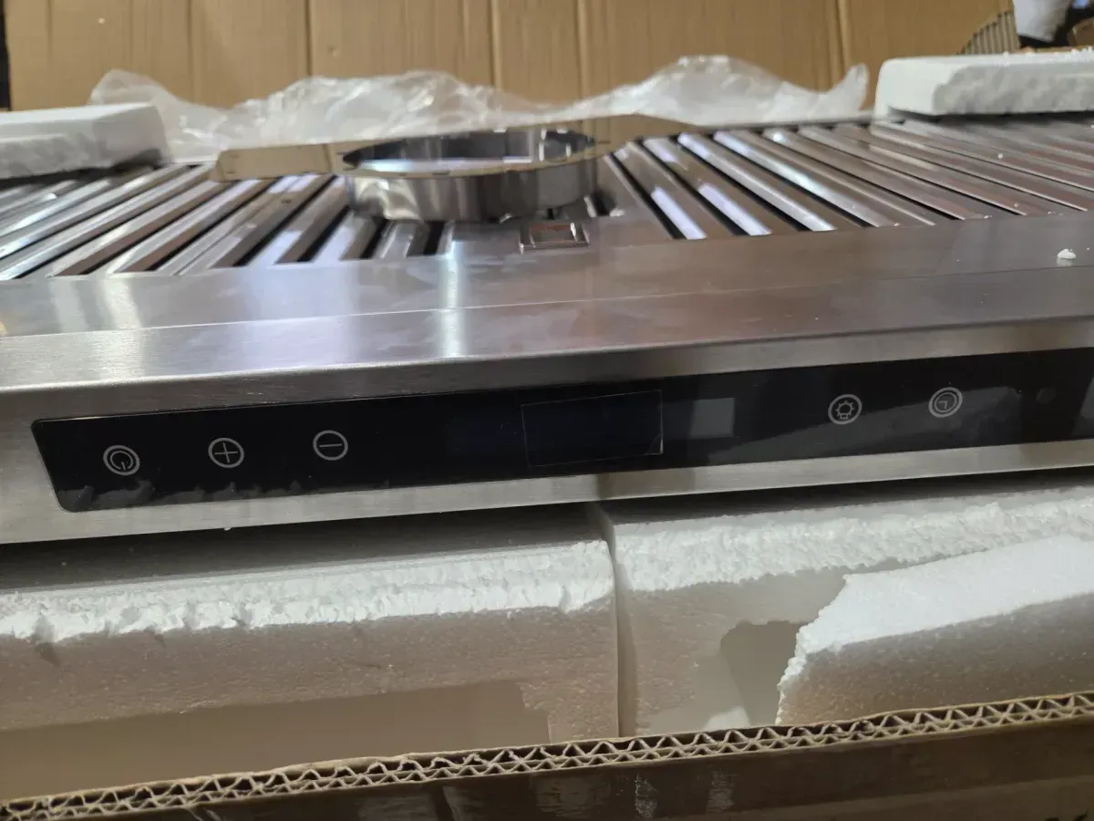 42 in. 900 CFM Ducted Under Cabinet Range Hood with 3-Venting Options, Remote, Touch Control LCD in Stainless Steel - image 3