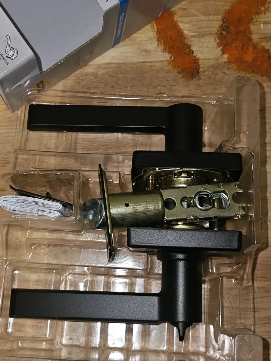 Defiant Tonebridge Matte Black Bed/Bath Door Handle with Square Rose - image 2