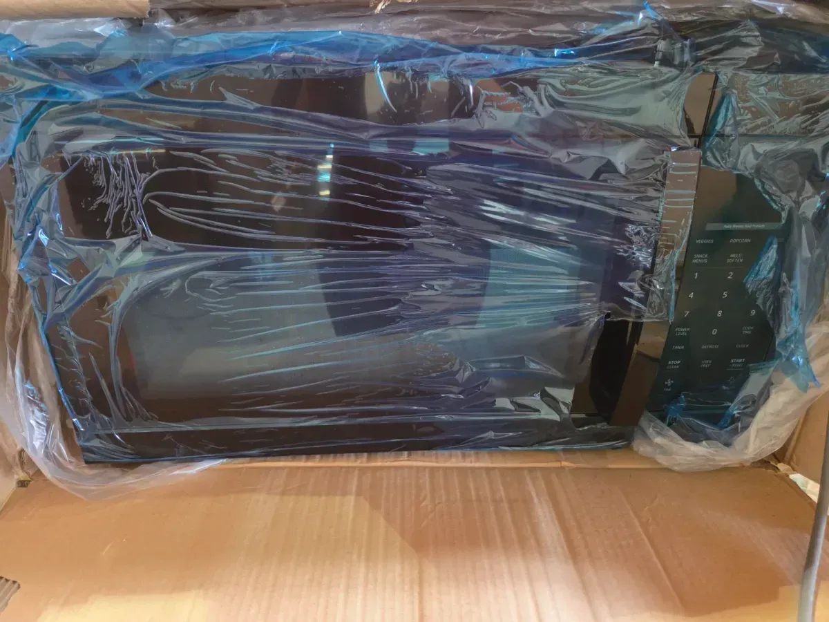 1.7 cu. ft. 1000-Watt Over the Range Microwave in Black - image 3