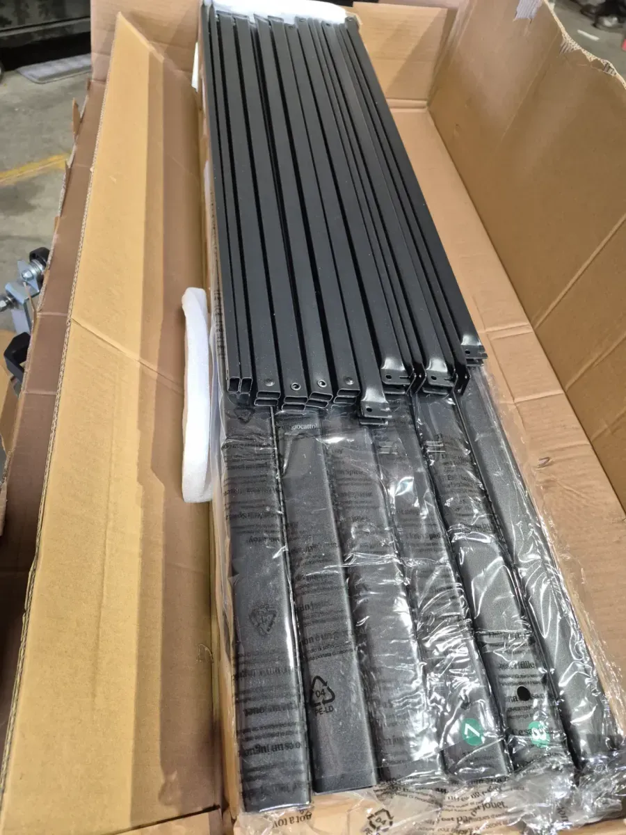 Clara Black Metal Frame Queen Platform Bed Frame - image 2