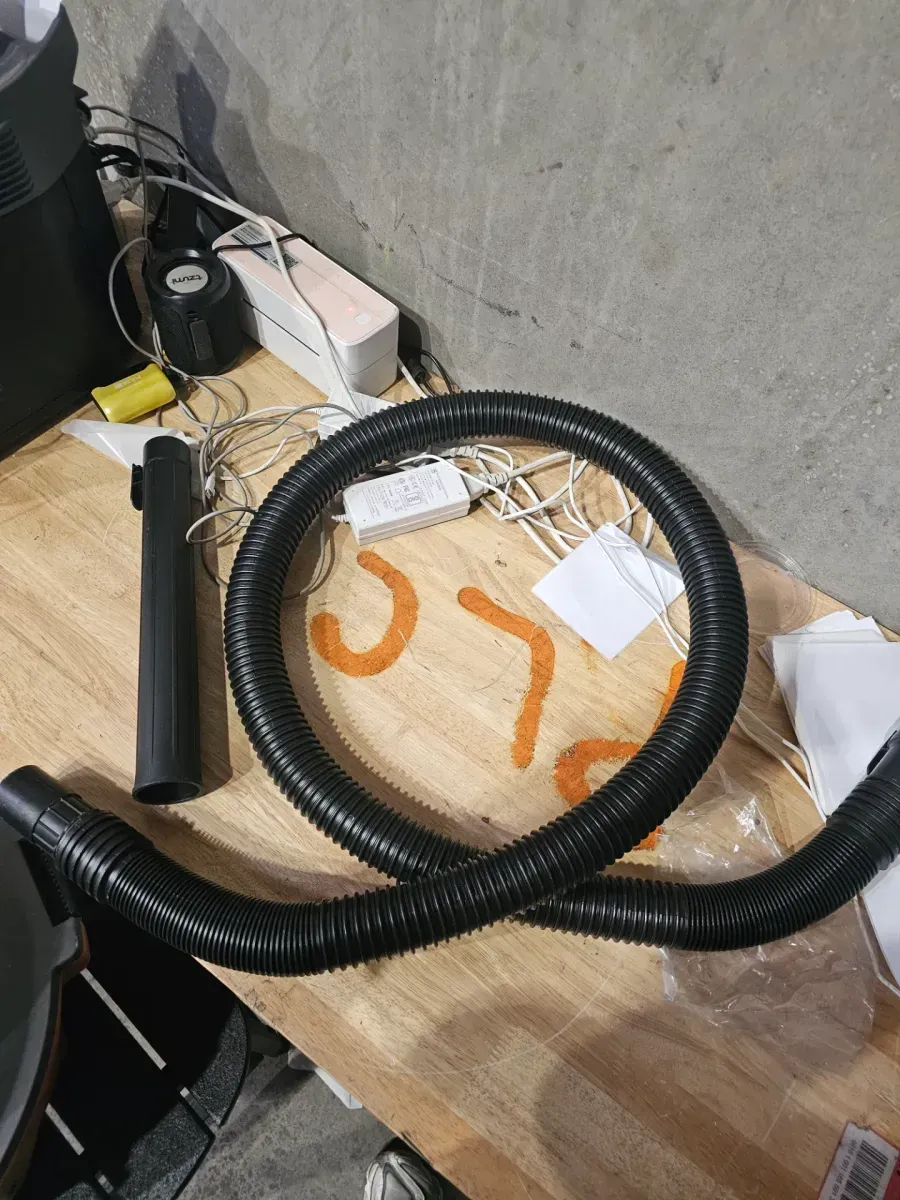 RIDGID 6 Gal. 3.5 Peak HP NXT Shop Vacuum Wet Dry Vac with General Debris Filter, Locking Hose and Attachments HD06001 - image 4