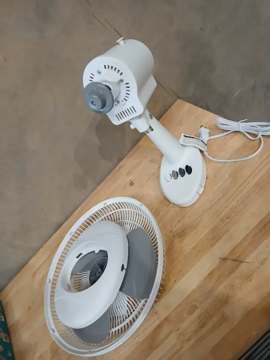12 in. Oscillating Table Fan - image 3