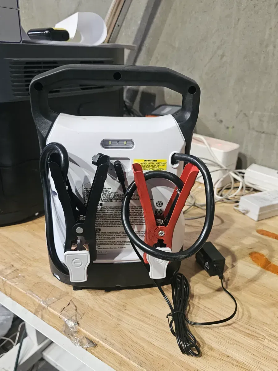 800 Amp Jump Starter with USB Power - image 4