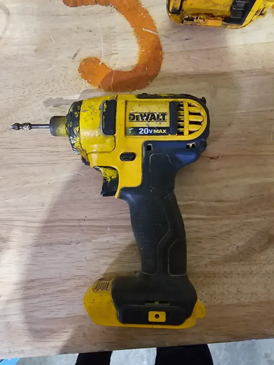 DeWALT Max 1/4" 20V Cordless Impact Driver DCF885B (Bare Tool) - image 3