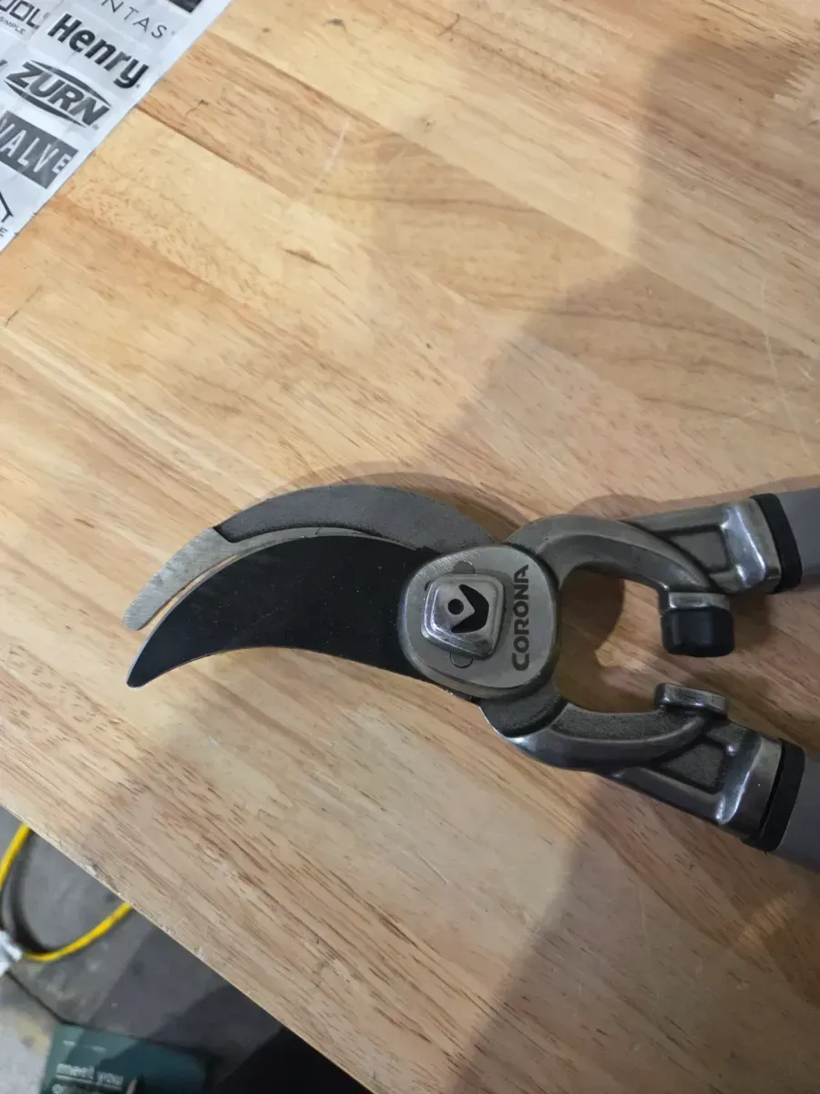 ProCUT 4 in. Forged Steel Blade with Comfortable Contoured Grips Bypass Lopper - image 3