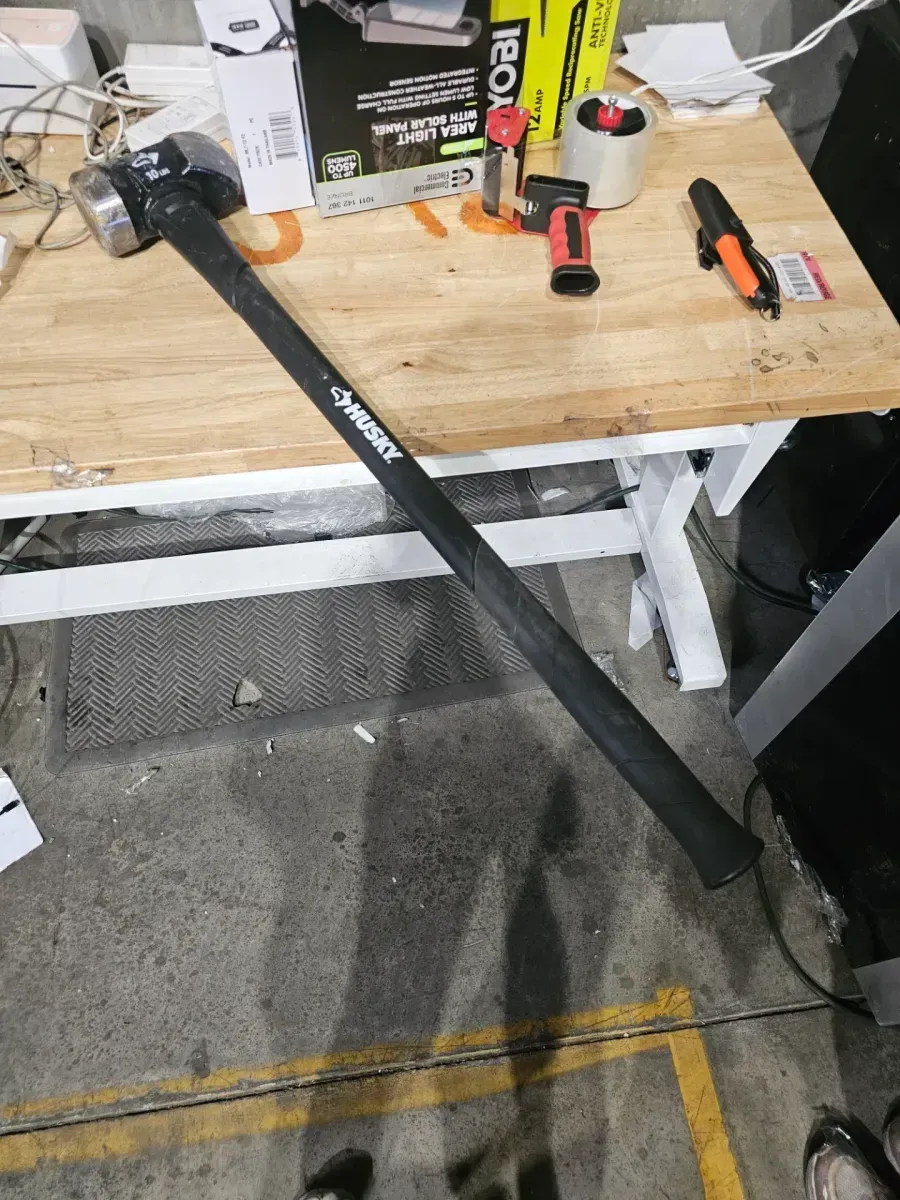 10 lb. Sledgehammer with 35 in. Fiberglass Handle - image 2