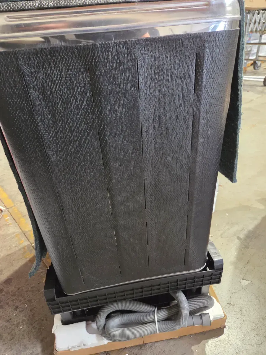 18 in. Front Control Built-In Dishwasher in White with 6-Cycles, in Stainless Steel Tub, Heated Dry, ENERGY STAR, 52 dBA - image 3