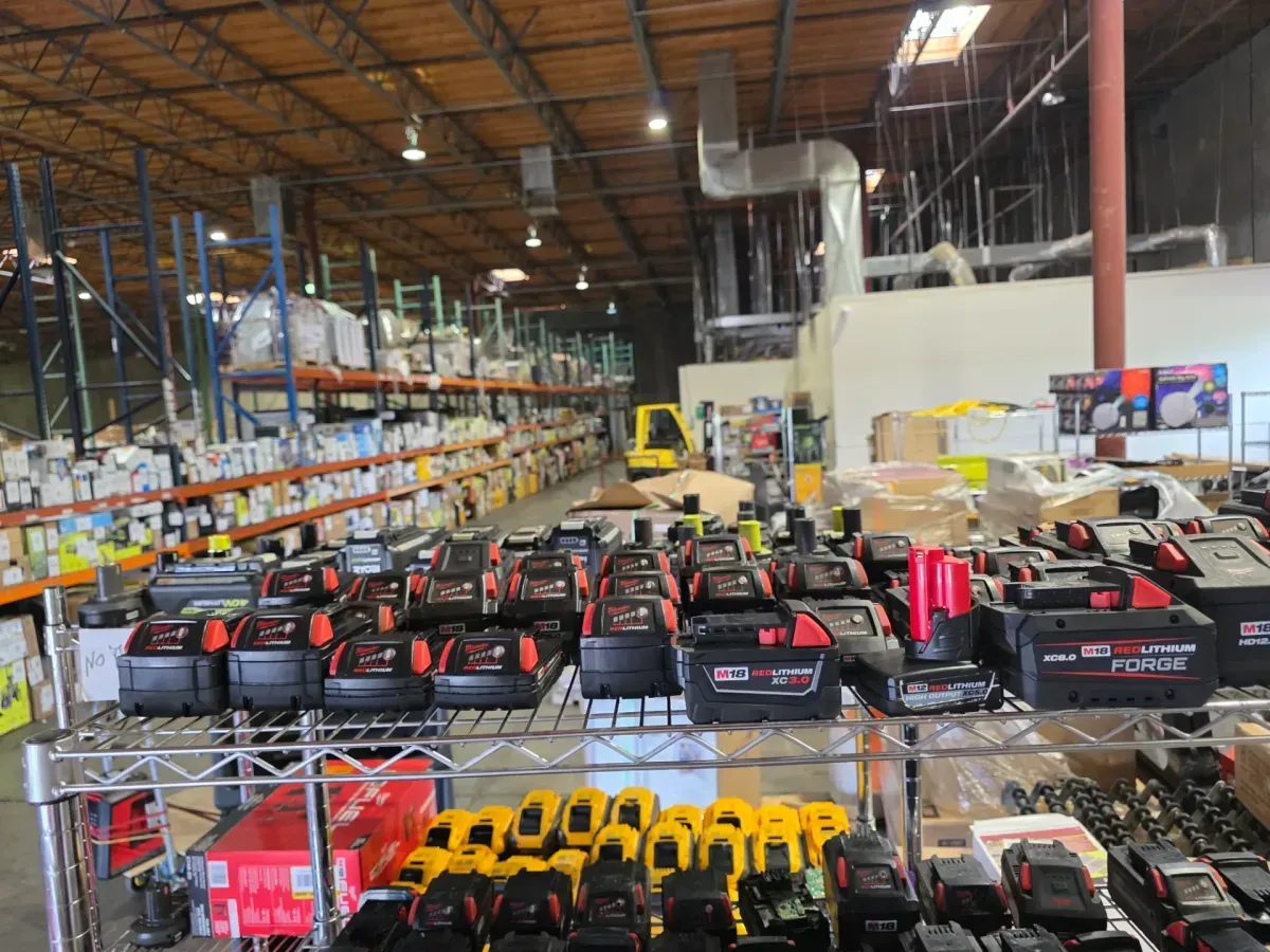 Lot of 216 Non-functional Milwaukee batteries, assorted models. - image 2