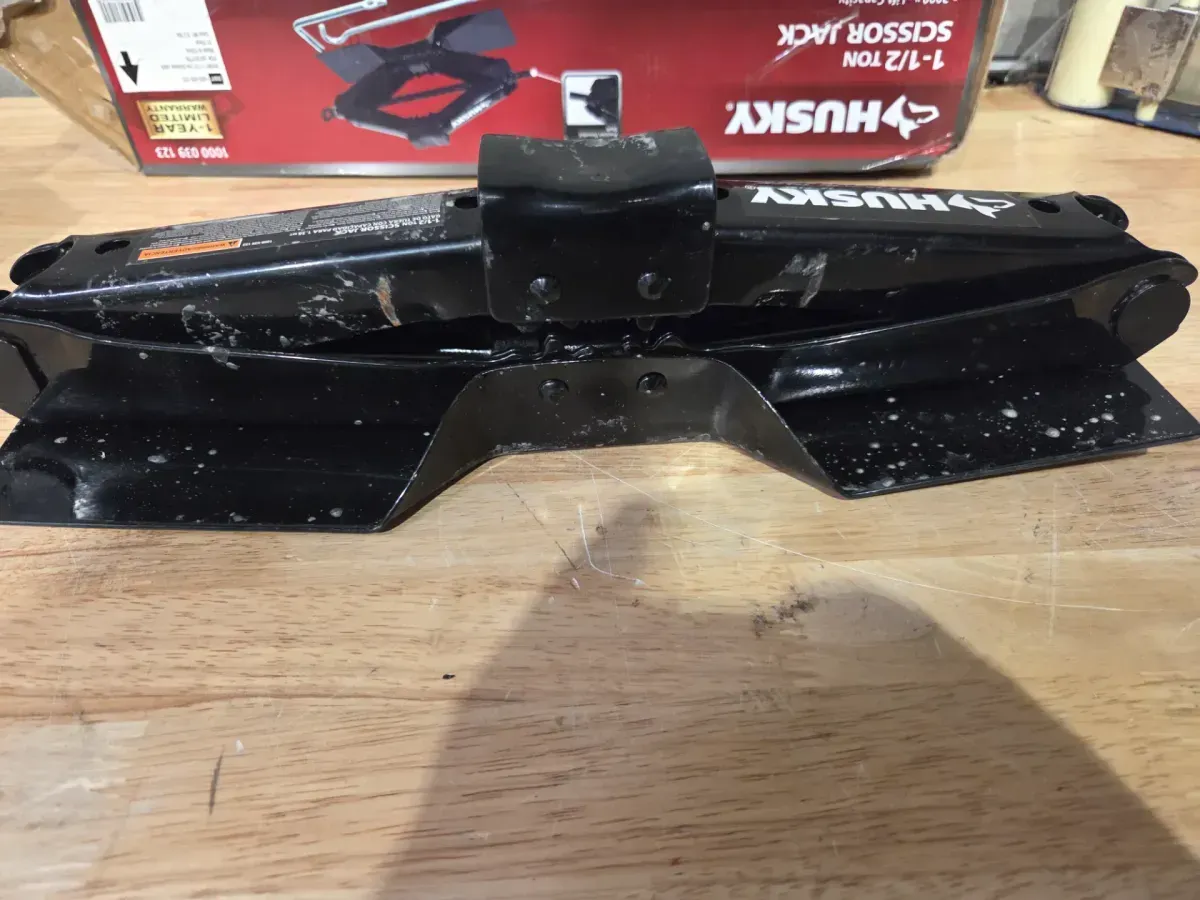1-1/2 Ton Scissor Car Jack - image 2
