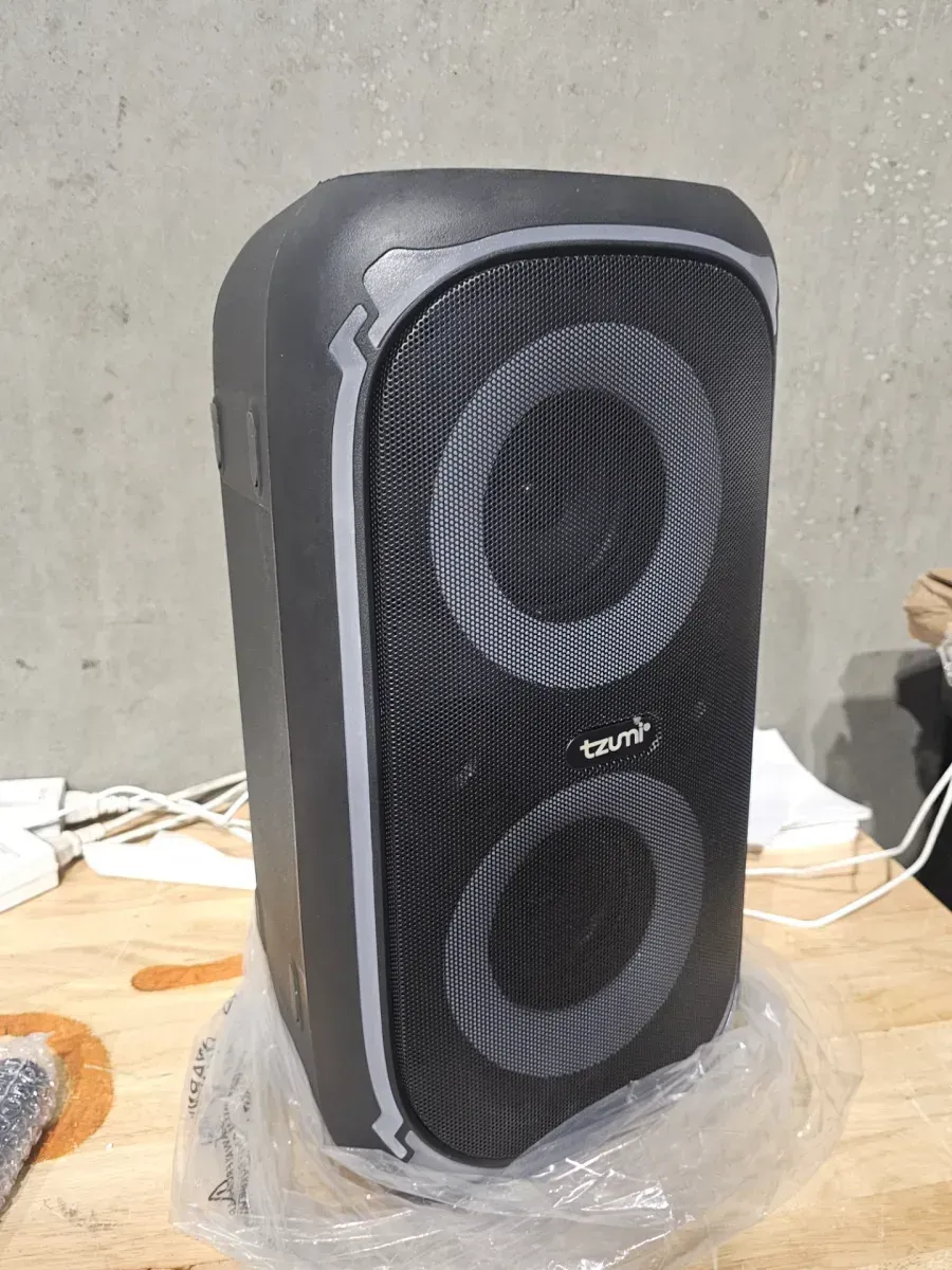Speaker (Tzumi Super Bass Jobsite Speaker) - image 2