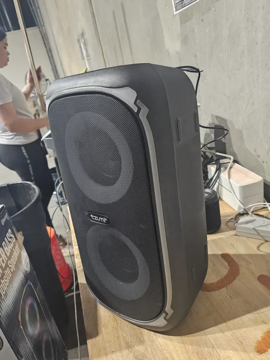 Speaker (Tzumi Super Bass Jobsite Speaker) - image 3