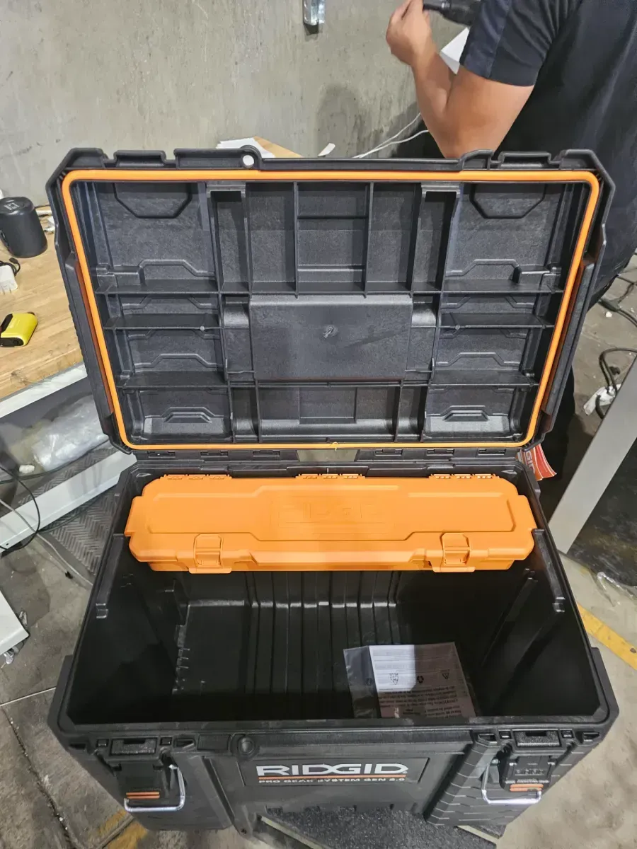 Pro Gear System Gen 2.0 Stackable 25 in All Terrain Rolling Tool Box with 9 in. Wheels - image 4