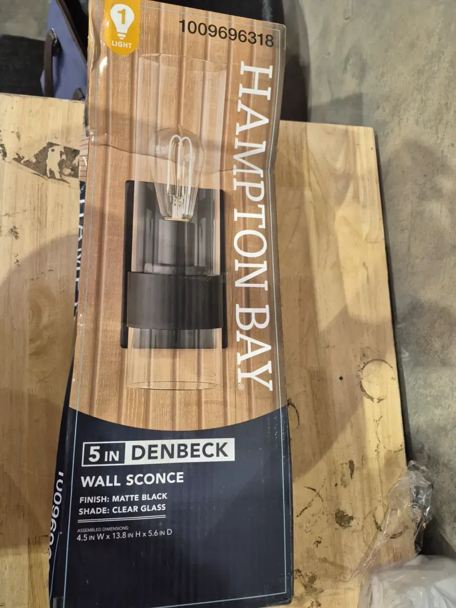 Denbeck 4.5 in. W Matte Black 1-Light Sconce Clear Glass - image 3