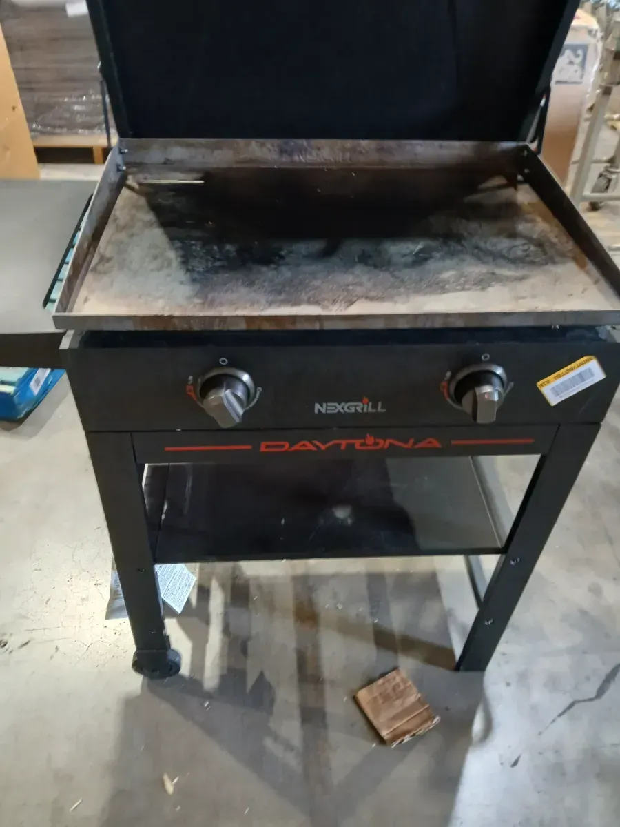 Daytona 2-Burner 28 in. Griddle with Lid, Cover, Starter Pack, Press, Gloves - image 3