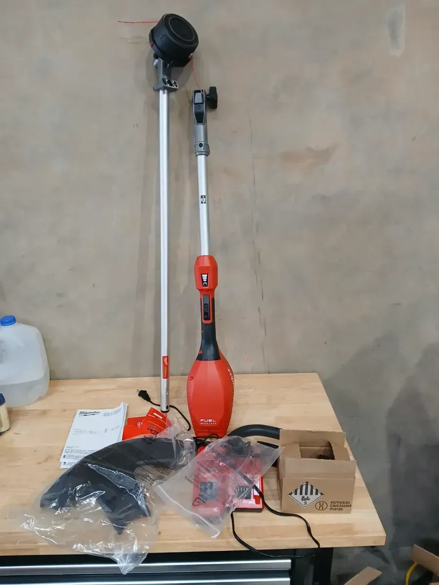 M18 FUEL 18V 16 in. Brushless Cordless Battery Powered String Trimmer w/QUIK-LOK Attachment Capability & 8.0 Ah Battery - image 3