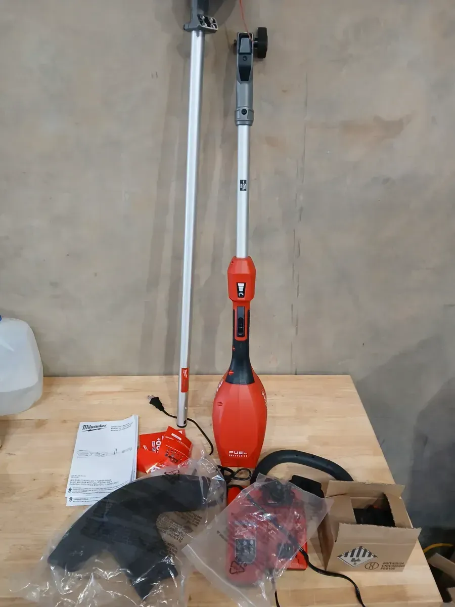 M18 FUEL 18V 16 in. Brushless Cordless Battery Powered String Trimmer w/QUIK-LOK Attachment Capability & 8.0 Ah Battery - image 4