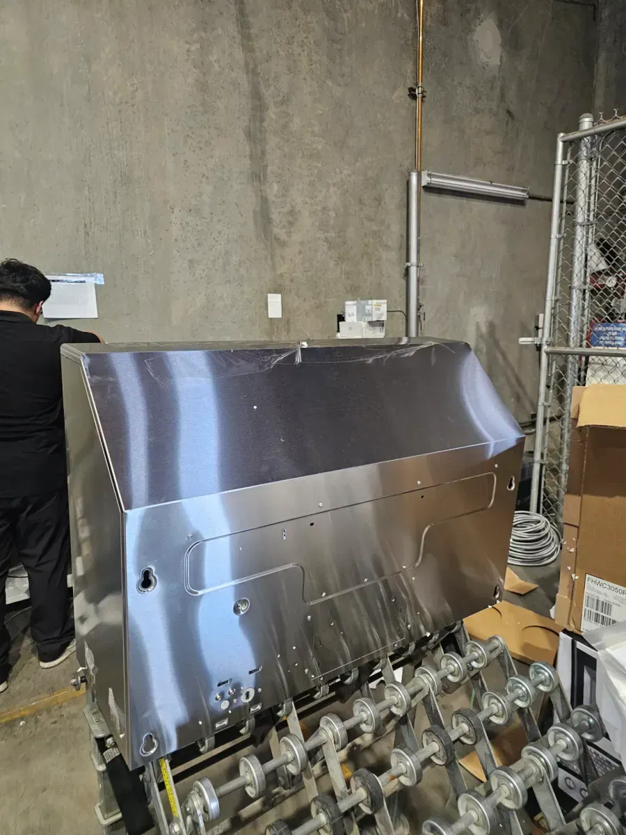 Professional 30 in. 400 CFM Ducted Under Cabinet Range Hood in Stainless Steel w/ LED Lights and Dishwasher Safe Filter - image 3