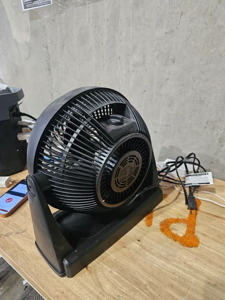 11 in. 3 Speed Portable Desk Fan in Black - image 3