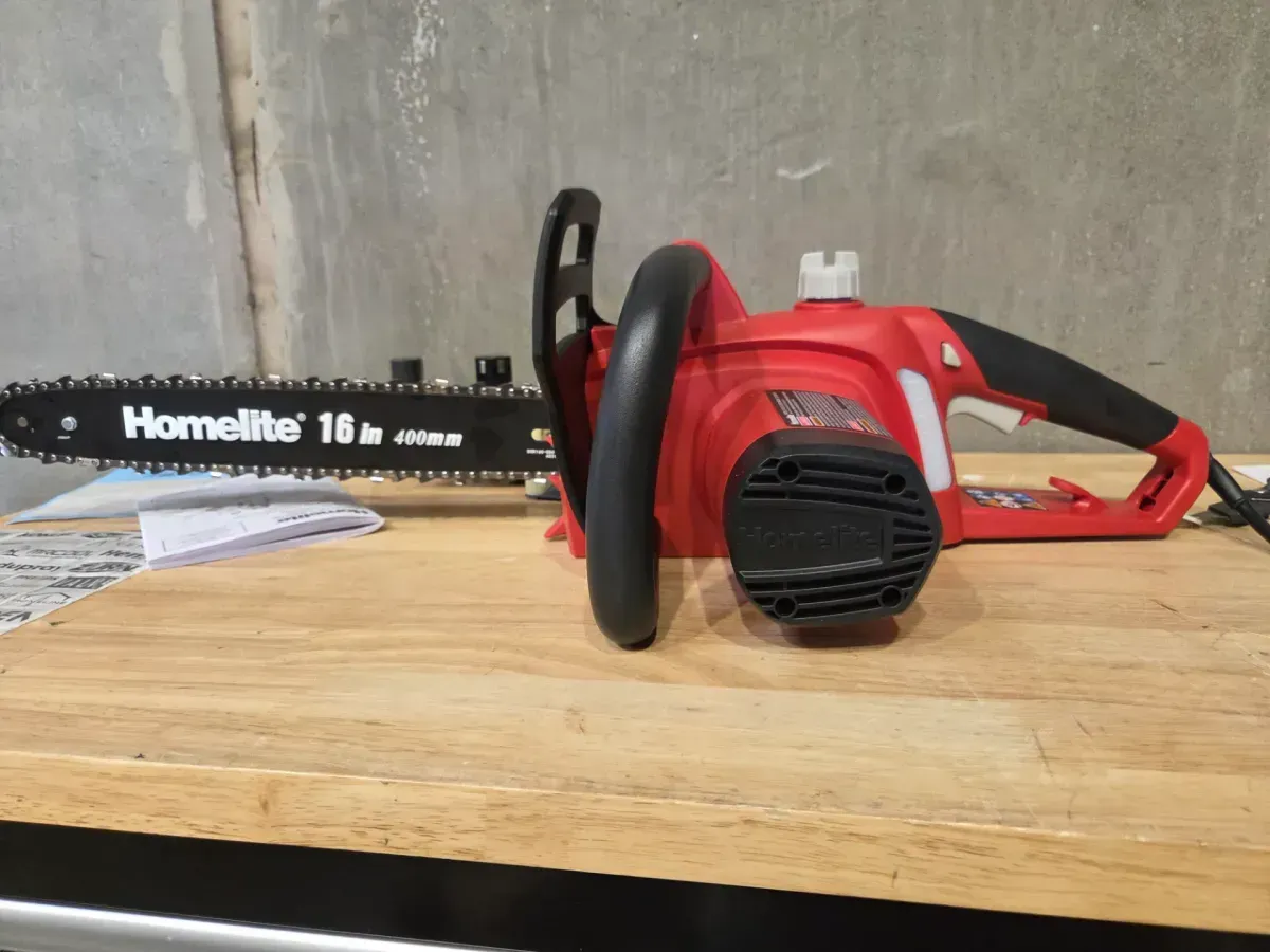 Homelite 16 in. 12 Amp Electric Chainsaw - image 3