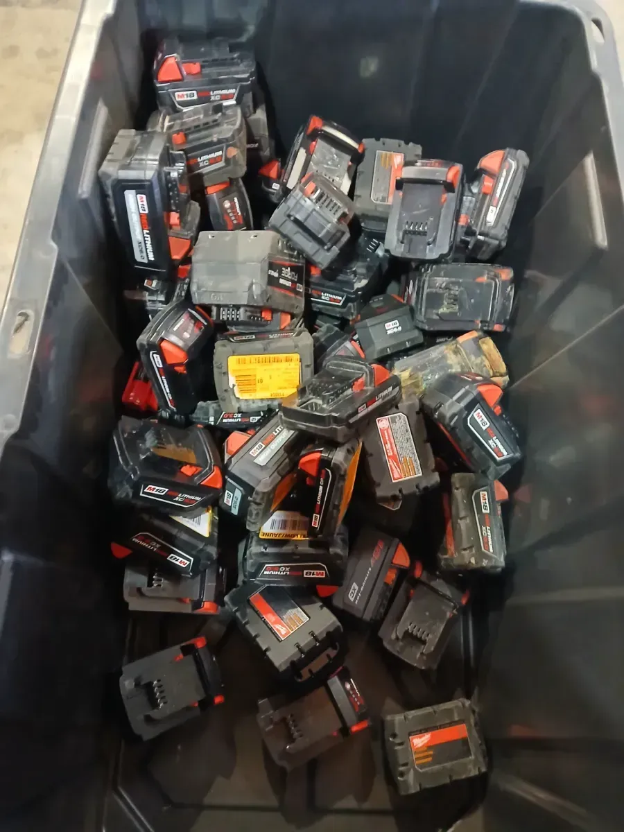 Lot of 64 non-functional Milwaukee batteries, assorted models - image 2