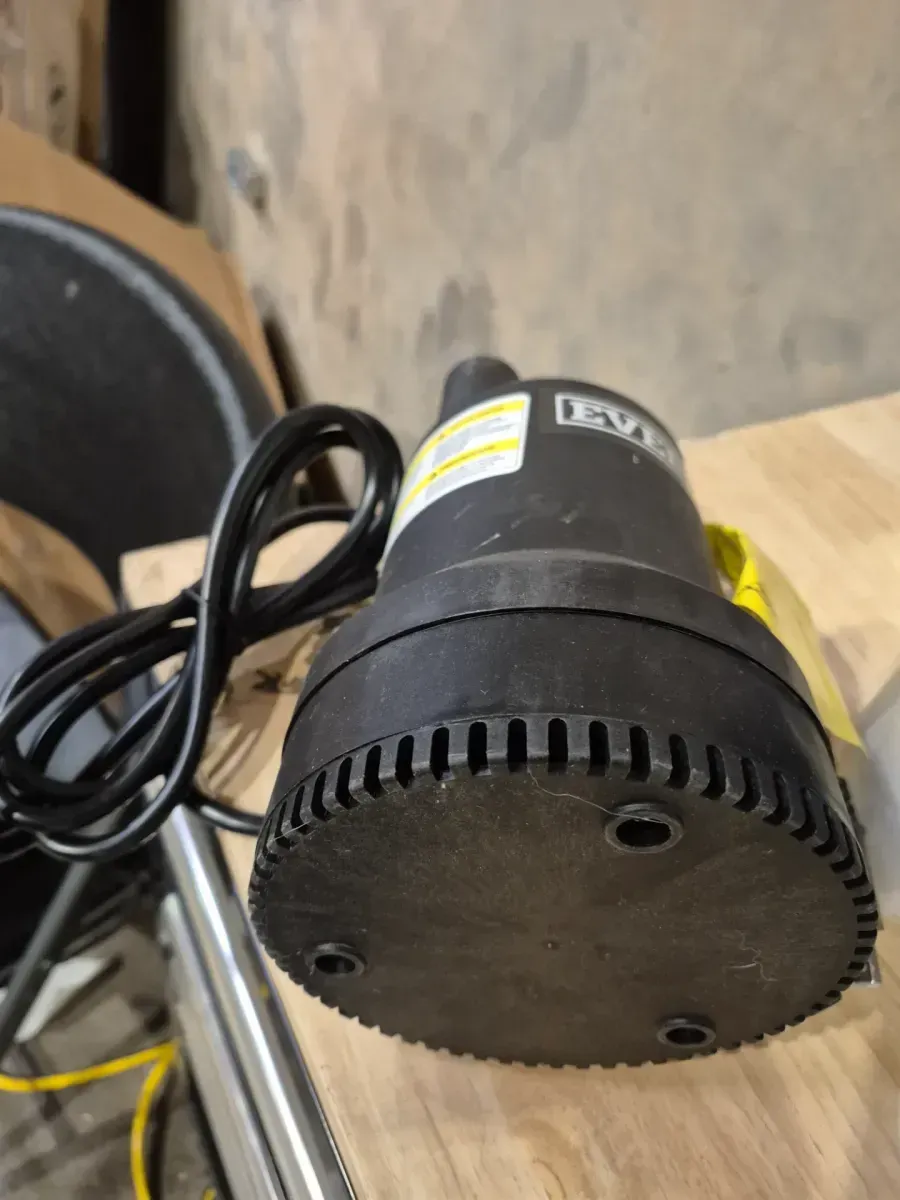 Everbilt 1/6 HP Submersible Thermoplastic Utility Pump - image 6