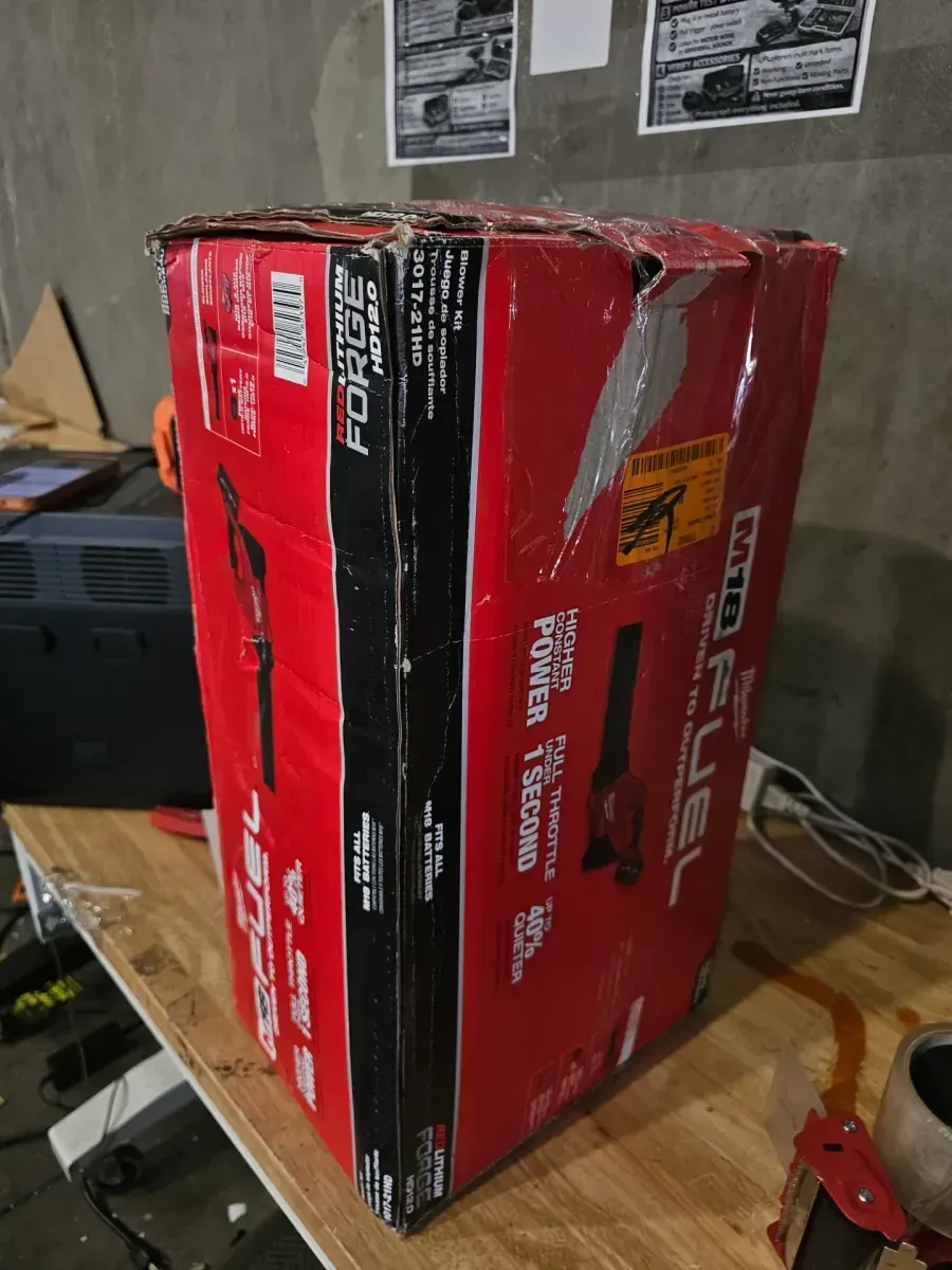 *** No baterry *** M18 FUEL 120 MPH 500 CFM 18V Brushless Rapid Charger  - image 4