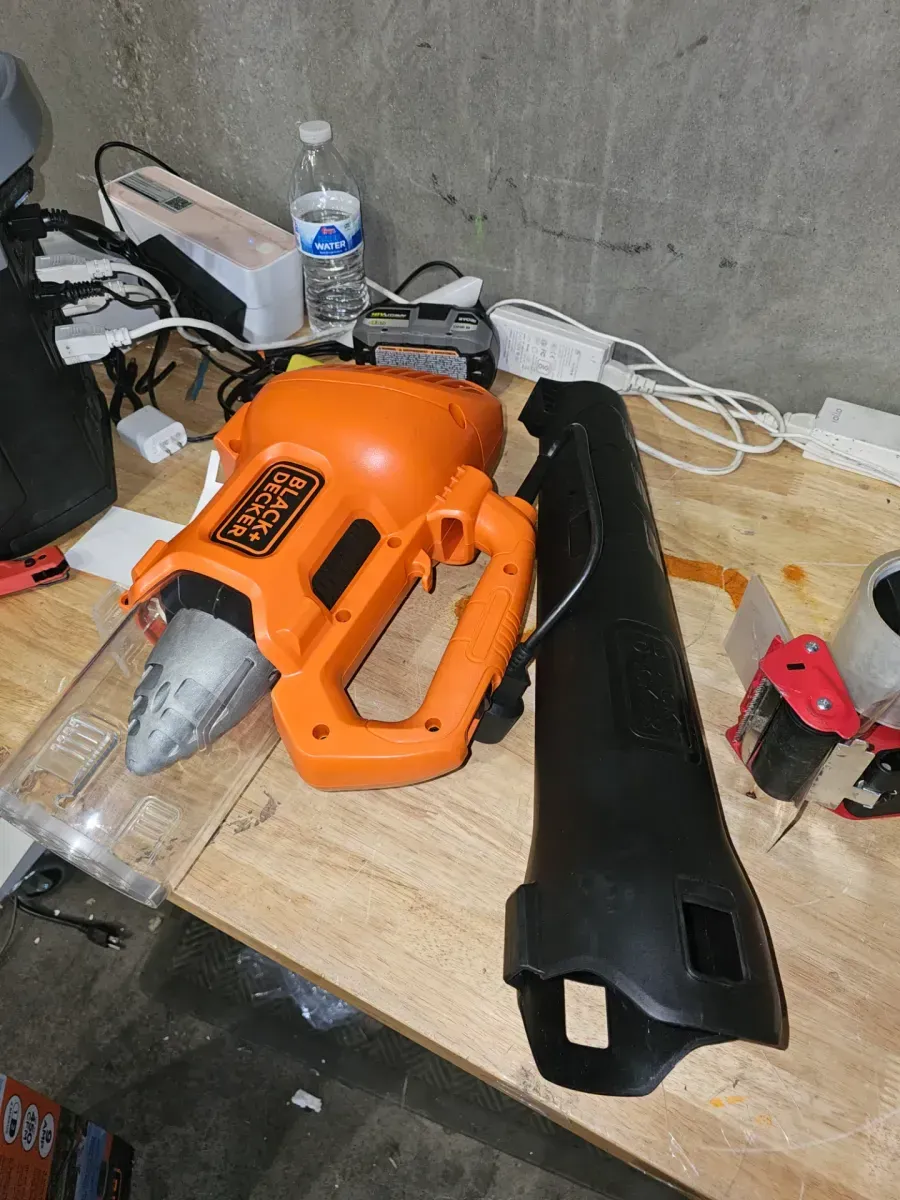 9 AMP 140 MPH 450 CFM Corded Electric Handheld Axial Leaf Blower - image 2