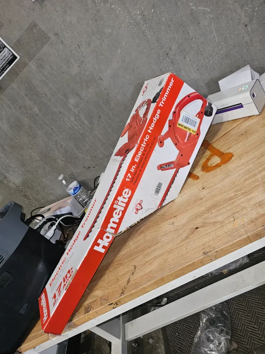 17 in. 2.7 Amp Electric Hedge Trimmer - image 3