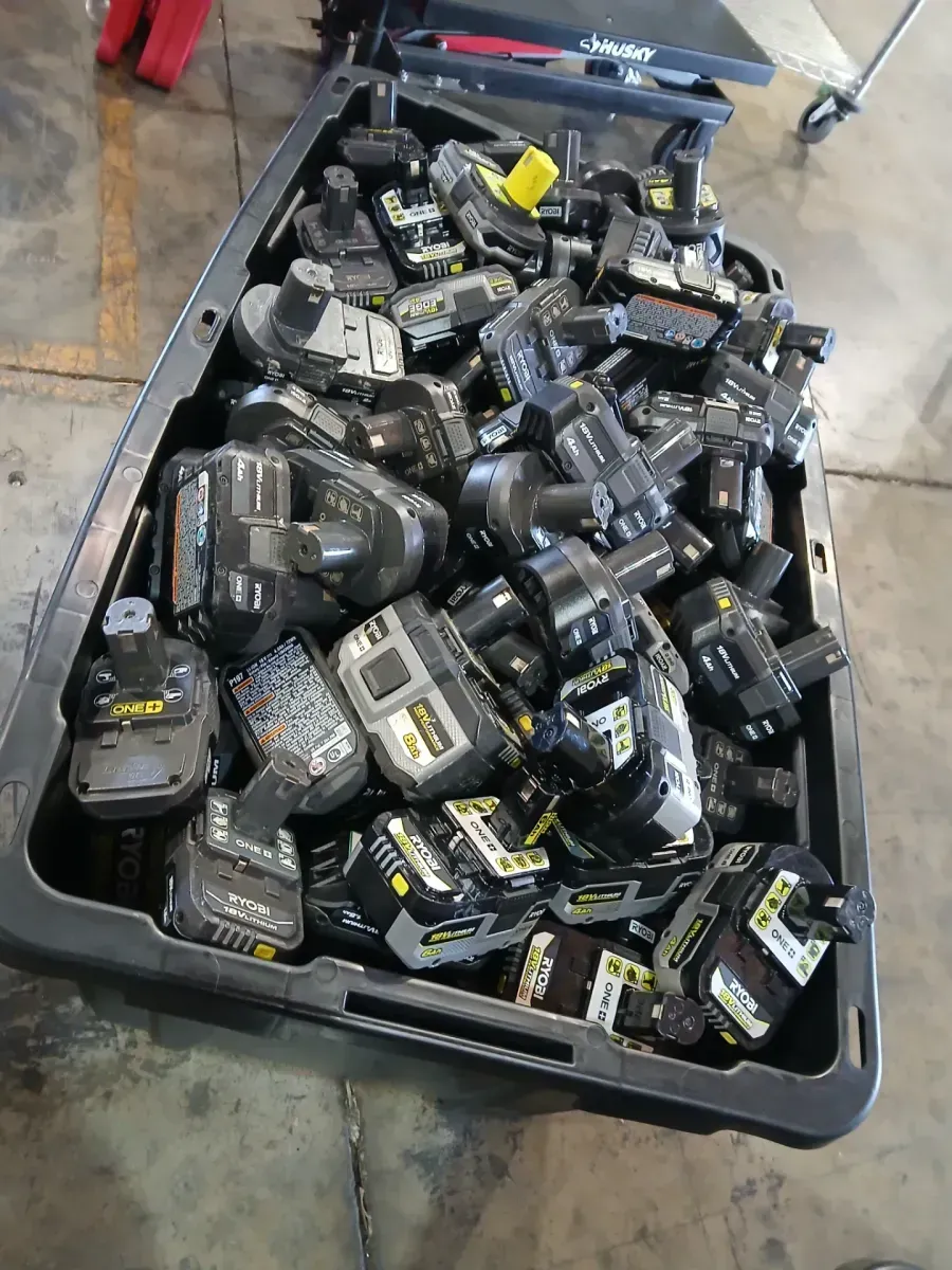 Lot of 187, non-functional ryobi batteries, assorted models  - image 6