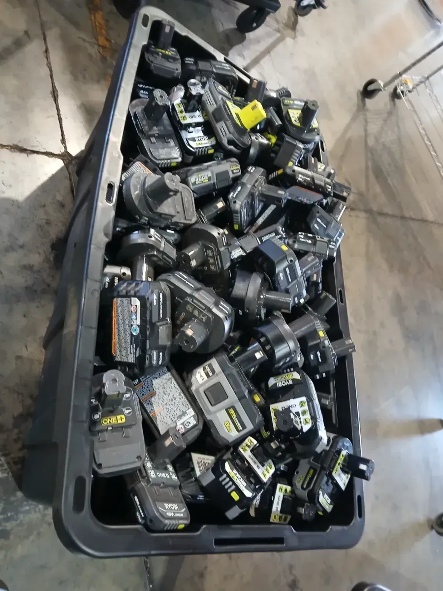 Lot of 187, non-functional ryobi batteries, assorted models  - image 7