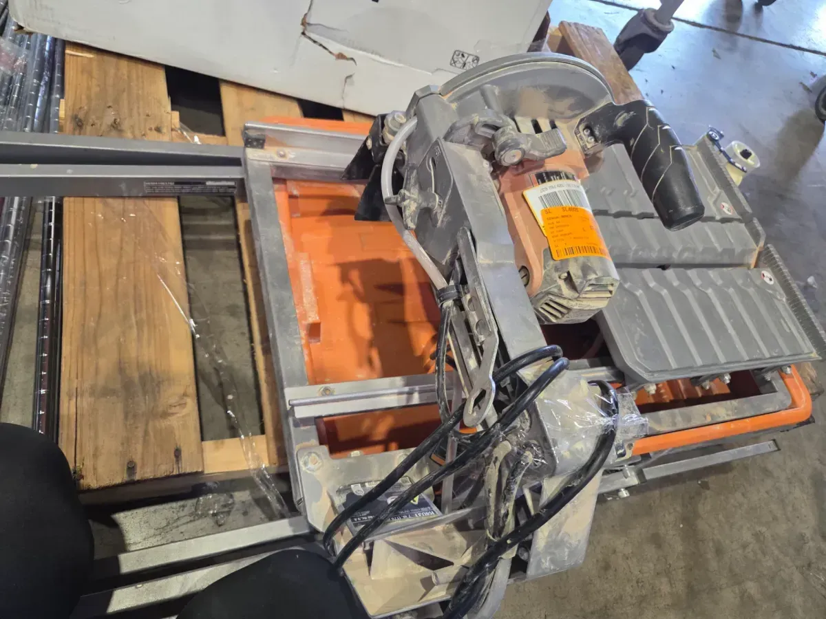 RIDGID 9-Amp 7 in. Blade Corded Wet Tile Saw with Stand - image 3