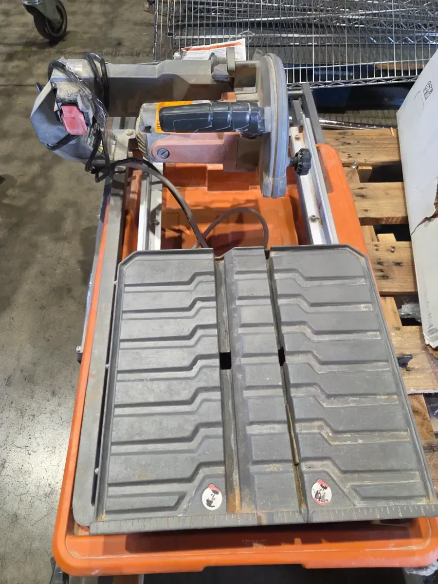 RIDGID 9-Amp 7 in. Blade Corded Wet Tile Saw with Stand - image 4