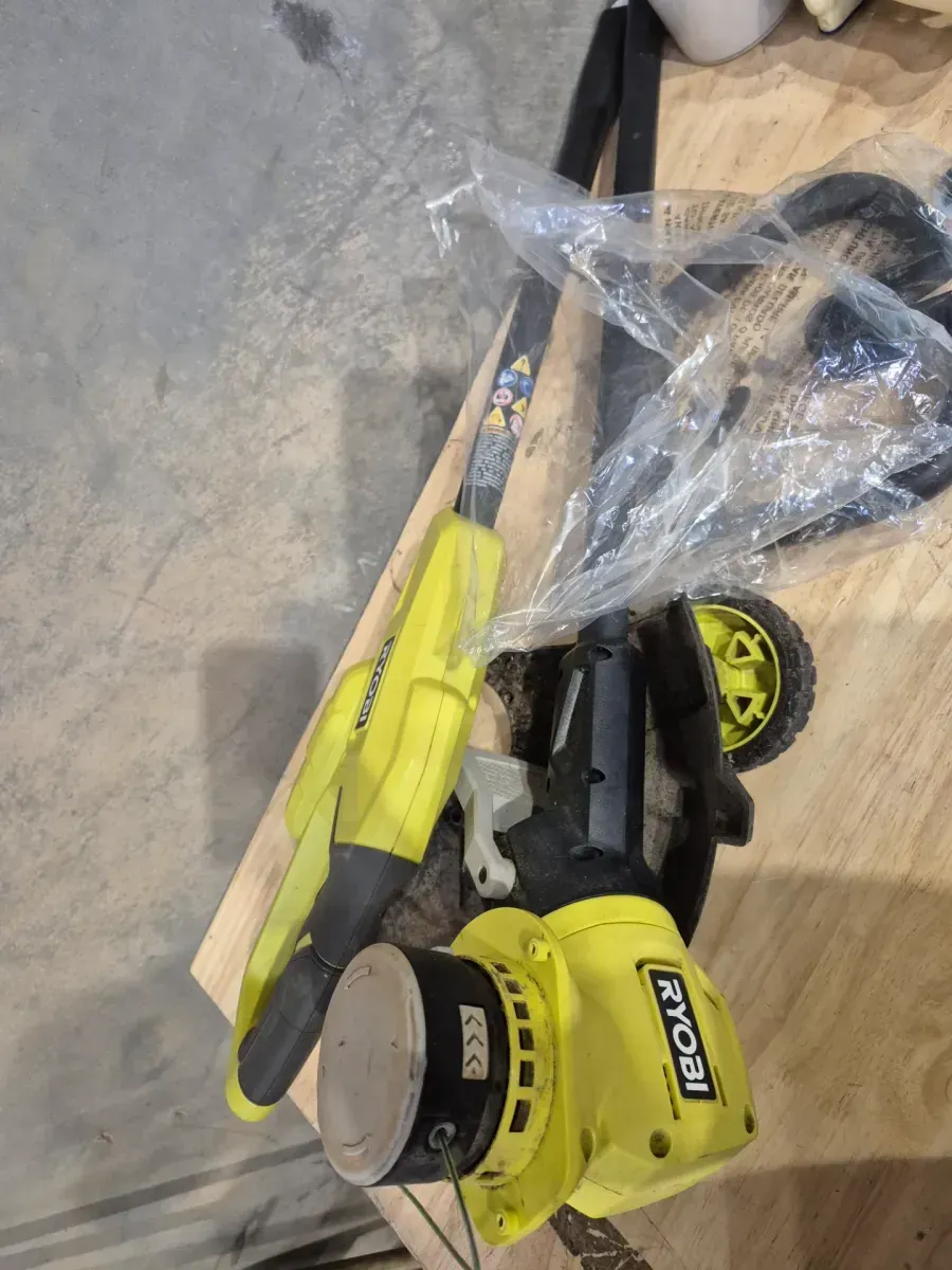 ONE+ 18V 13 in. Cordless Battery String Trimmer/Edger with 4.0 Ah Battery and Charger - image 5