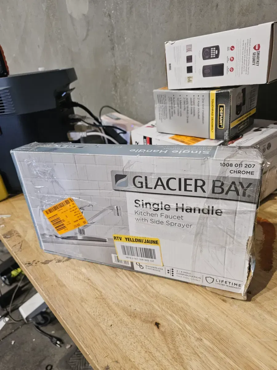 Single Handle Standard Kitchen Faucet in Chrome with White Side Sprayer - image 3