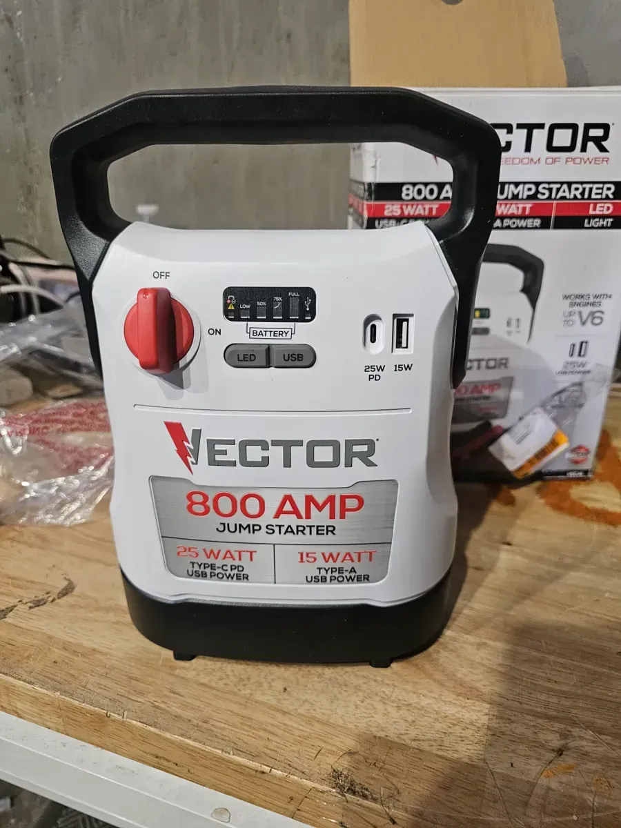 800 Amp Jump Starter with USB Power - image 2